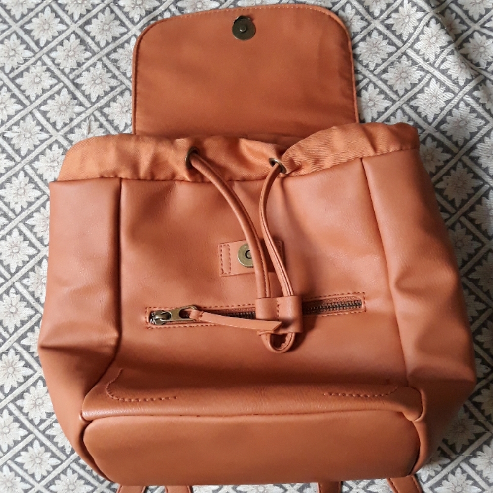 Purse Backpack - Picture 2 of 4